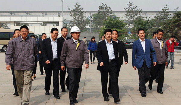 西安市委常委、常務(wù)副市長(zhǎng)岳華峰蒞臨西瑪電機(jī)調(diào)研指導(dǎo)。