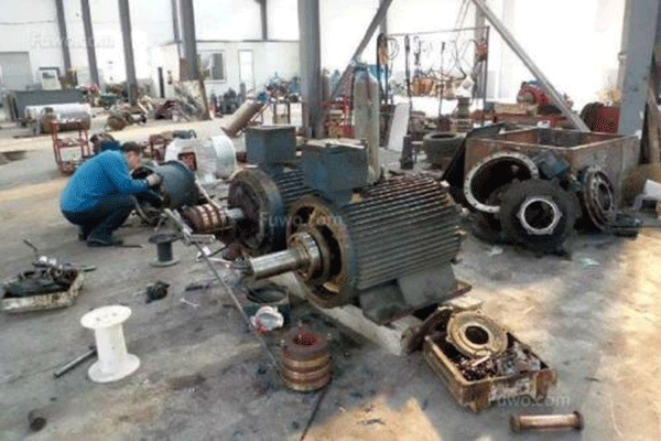 西安西瑪電機(jī)驅(qū)動(dòng)軸修理中軸向間隙的測(cè)量。