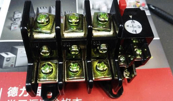 如何正確選擇三相異步電動(dòng)機(jī)保護(hù)用熱繼電器？